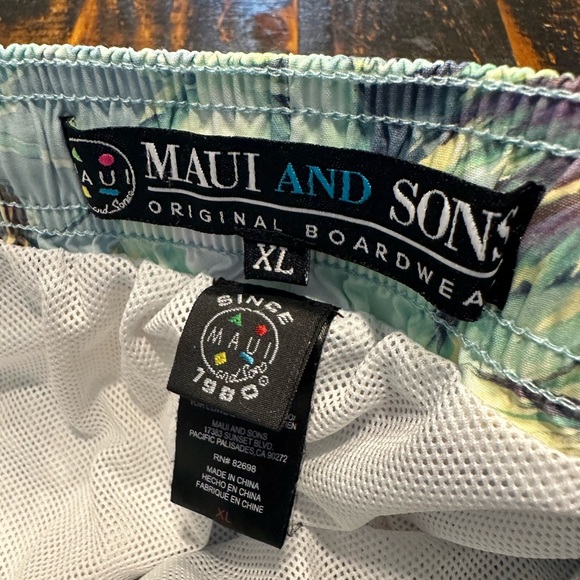 Maui and Sons Men’s Board Shorts - Picture 4 of 5